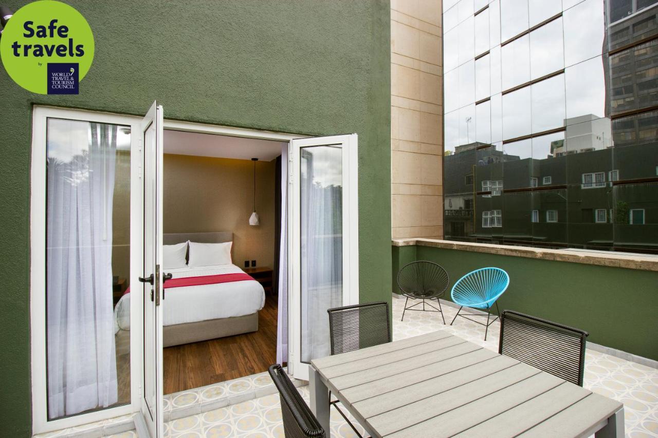 Suite con cama grande y terraza - No fumadores