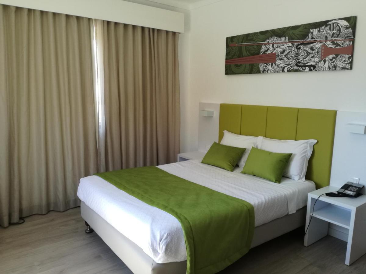 Family Room,1058134141:JPEG