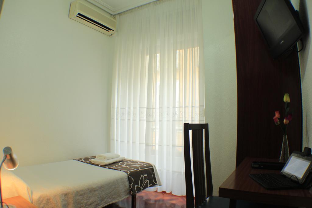 Single Room,701237308:JPEG