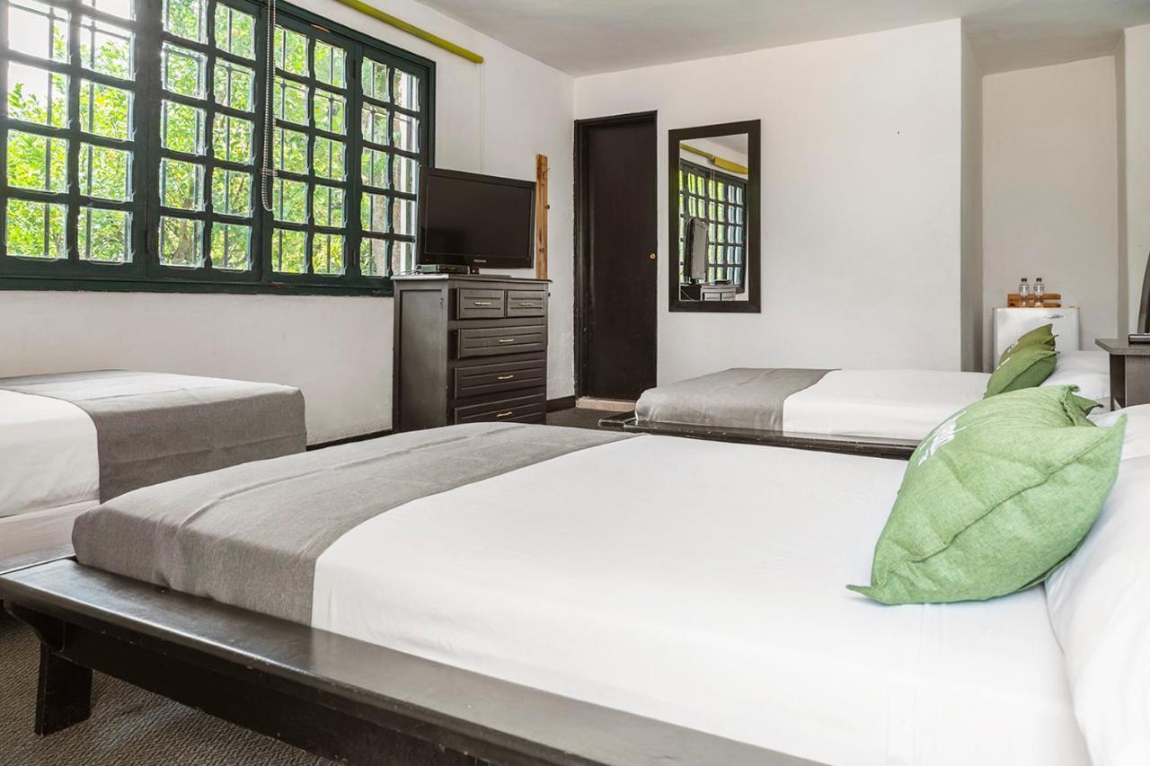 Family Room,1648256675:JPEG