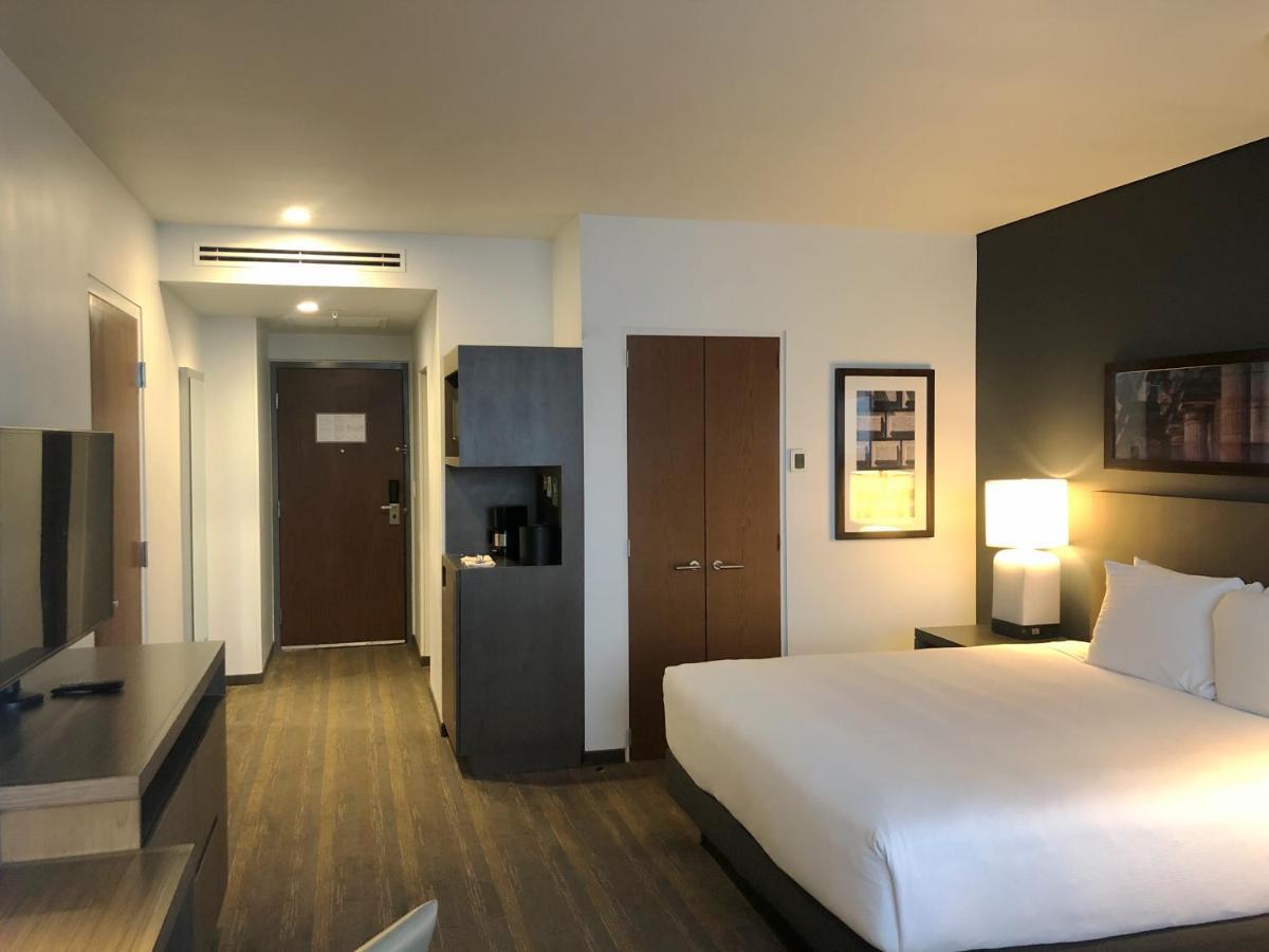 Habitación con cama extragrande y ducha a ras de suelo - Adaptada para personas con movilidad reducida