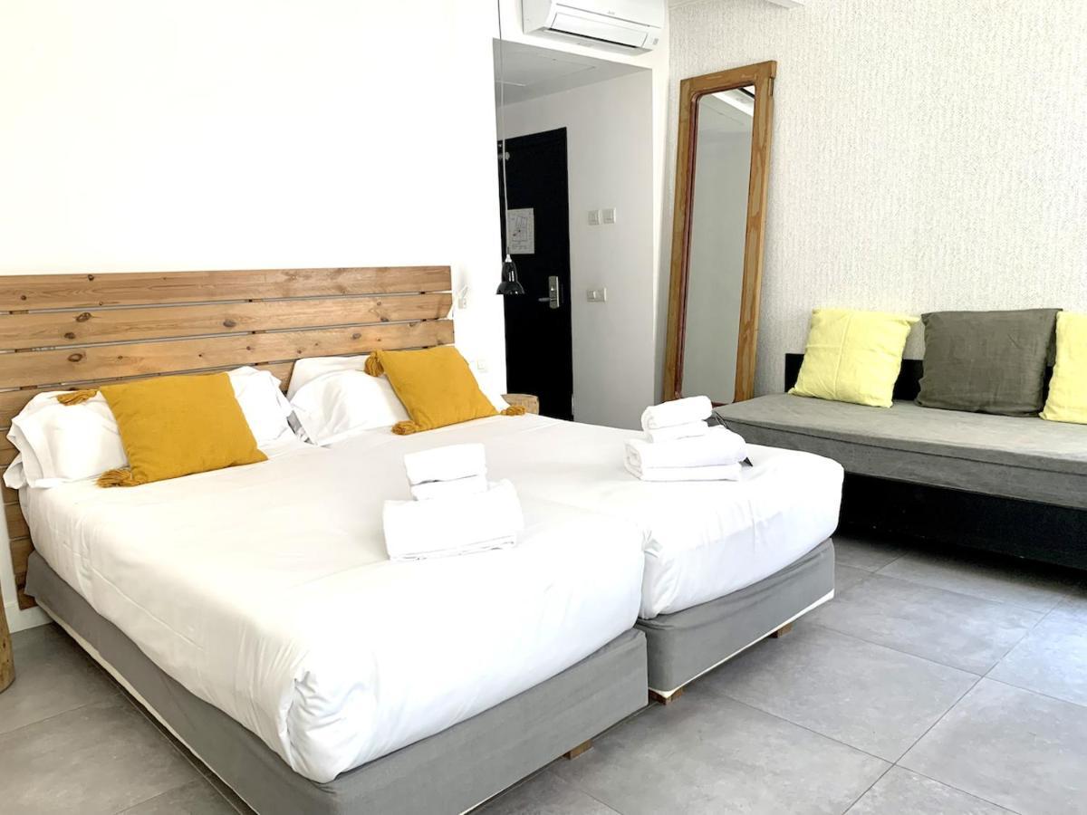 Apartamento de 1 dormitorio con cocina y salón