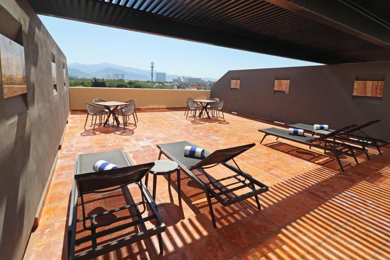 Suite con cama extragrande y sofá cama