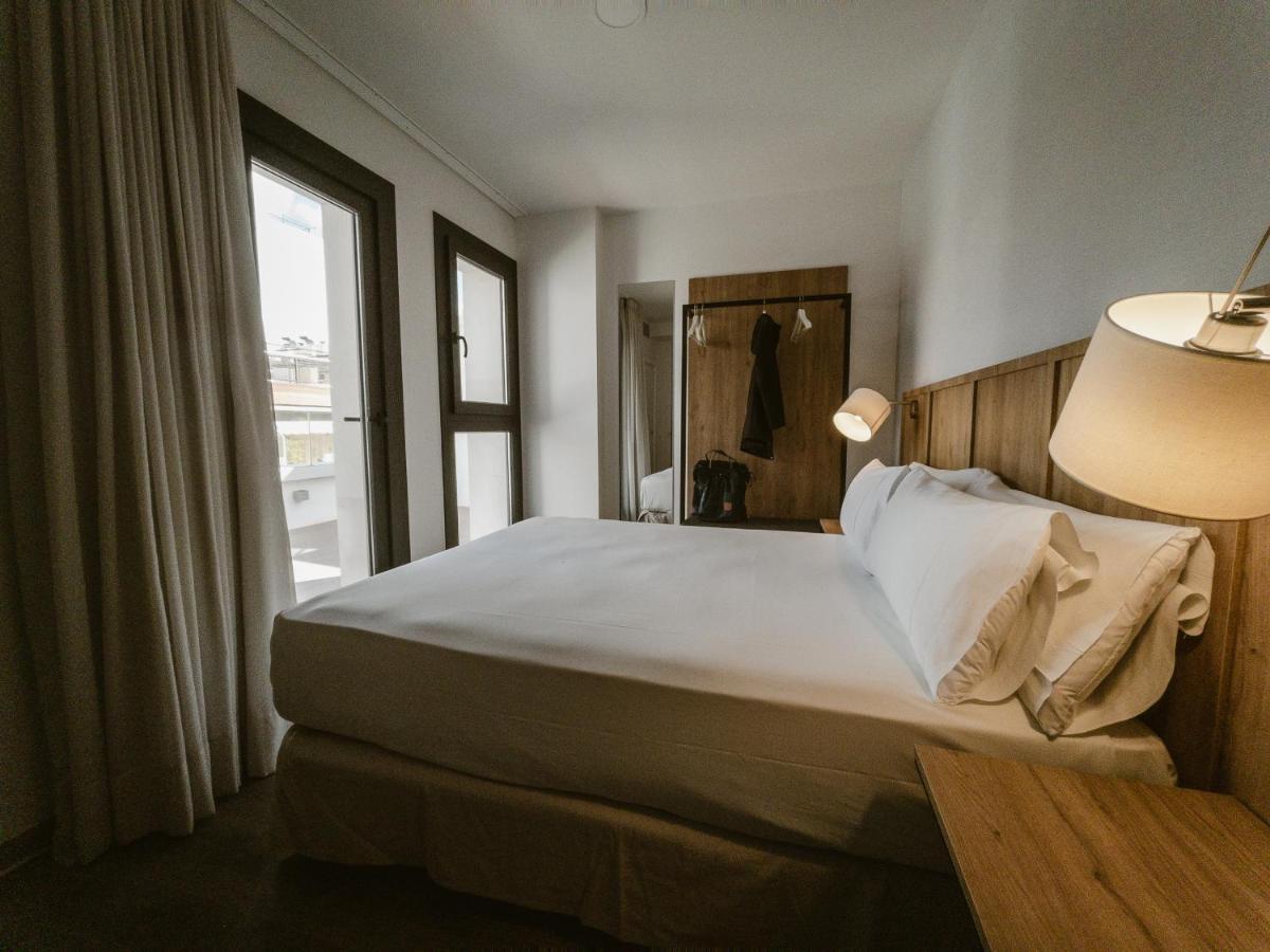 Deluxe Double Room with Balcony,1188914176:JPEG