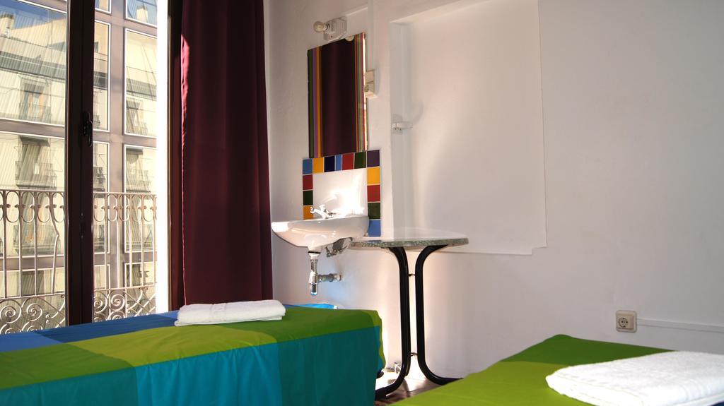 Habitación Doble con balcón y baño compartido - 2 camas