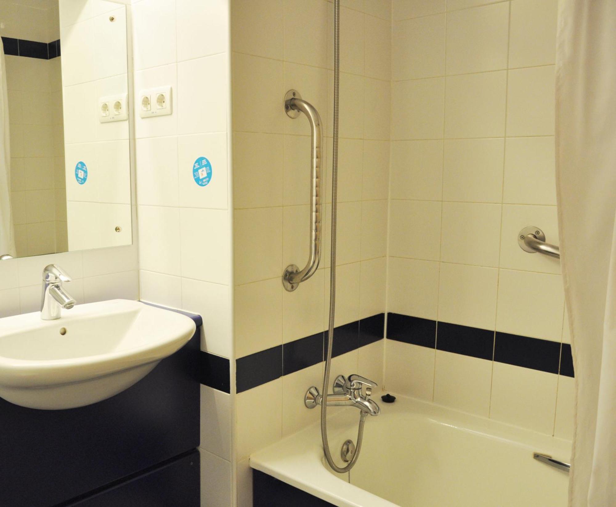 Twin Room,1272655744:JPEG