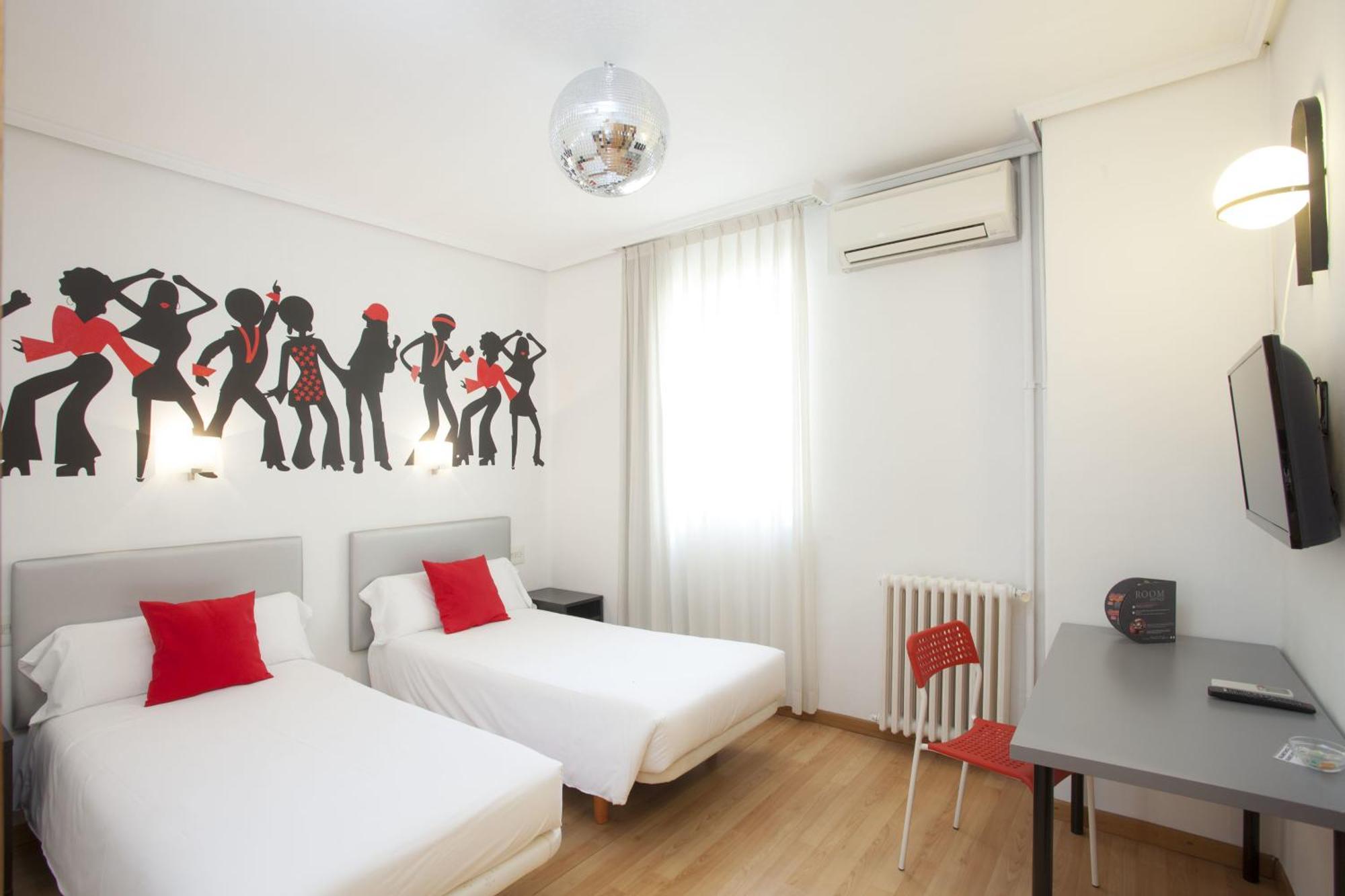 Twin Room,123181459:JPEG