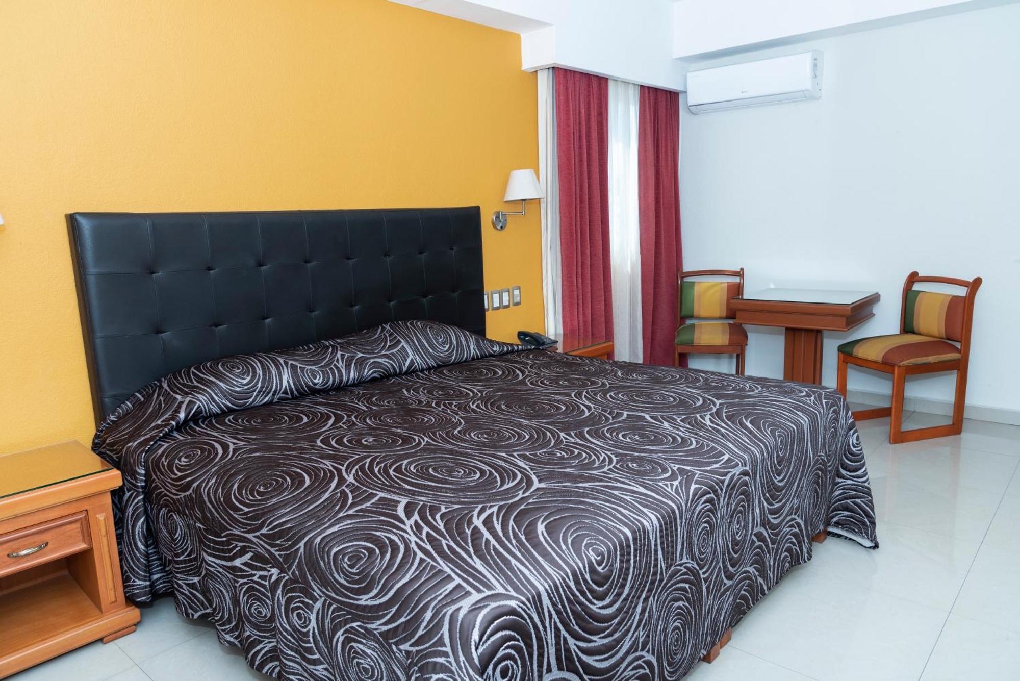 Habitación con cama extragrande.