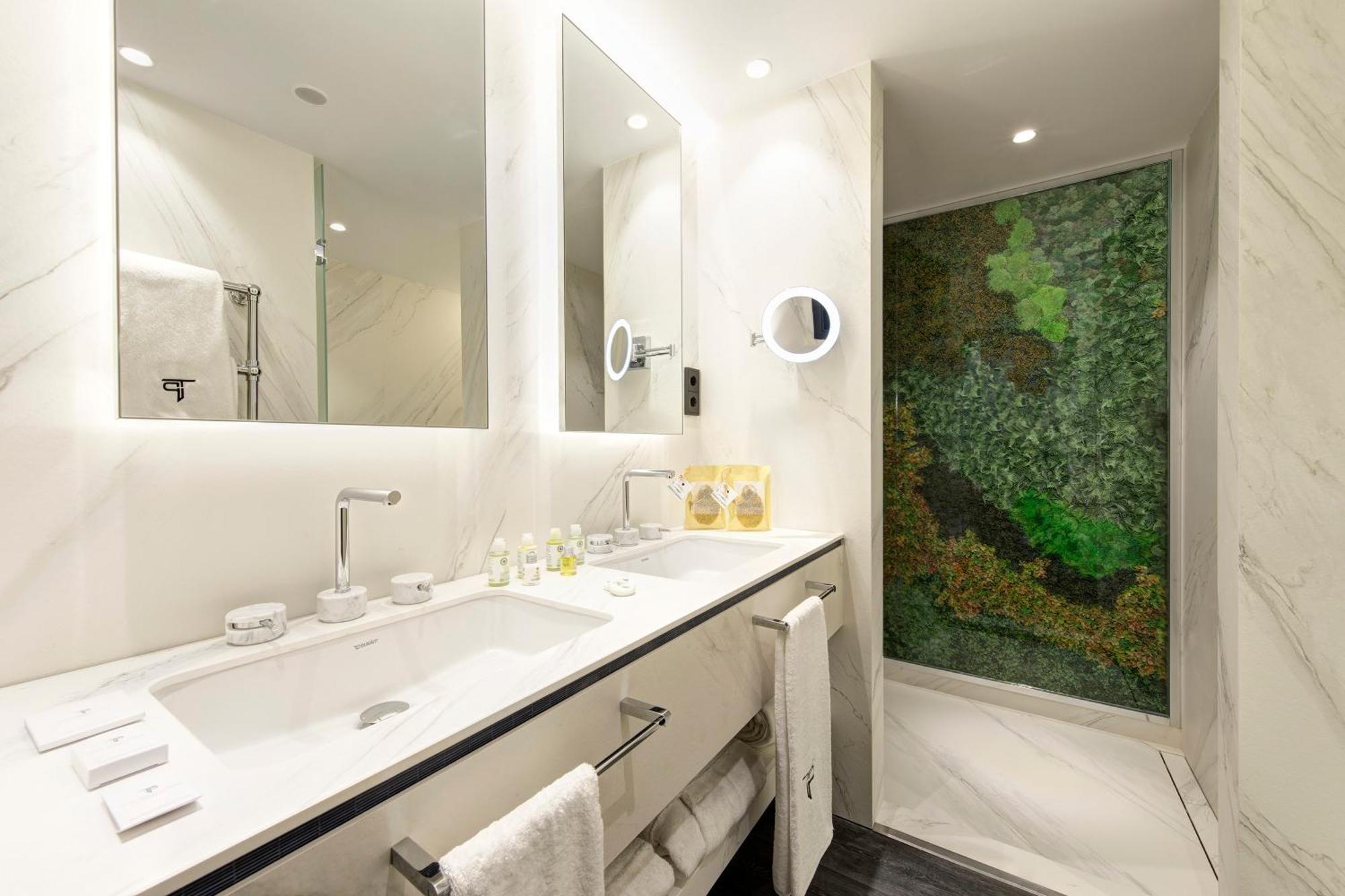 Family Room with Balcony,1214616961:JPEG