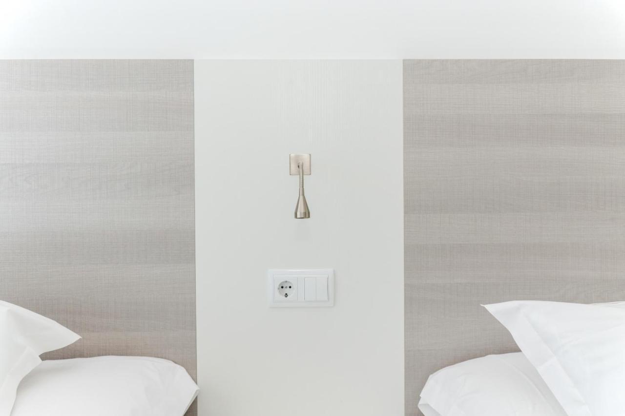 Habitación Triple con vistas a la piscina (2 adultos + 1 niño)