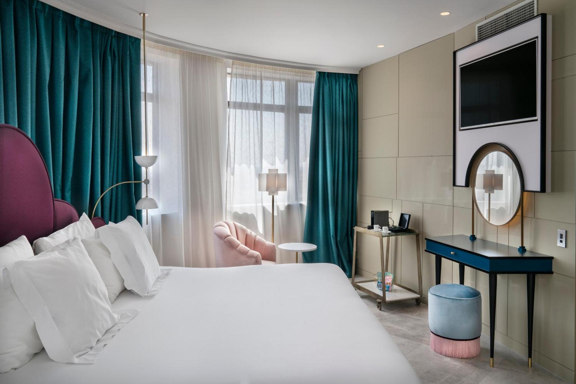 Habitación Doble Deluxe con vistas a la Gran Vía