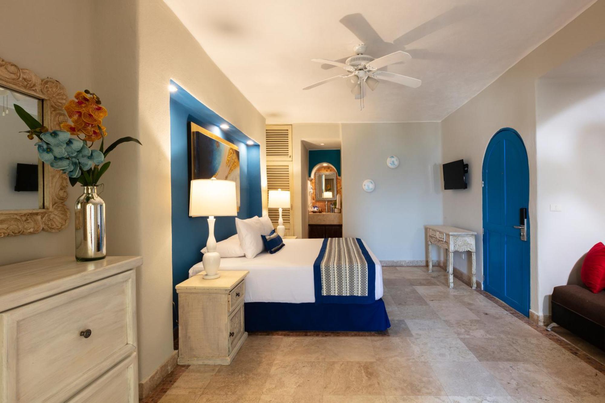 Blue Serene Standard King Bed,1273520260:JPEG