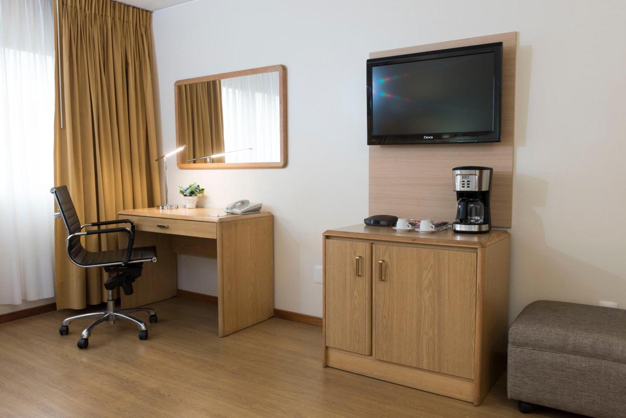 Habitación Estándar con cama extragrande - Para fumadores