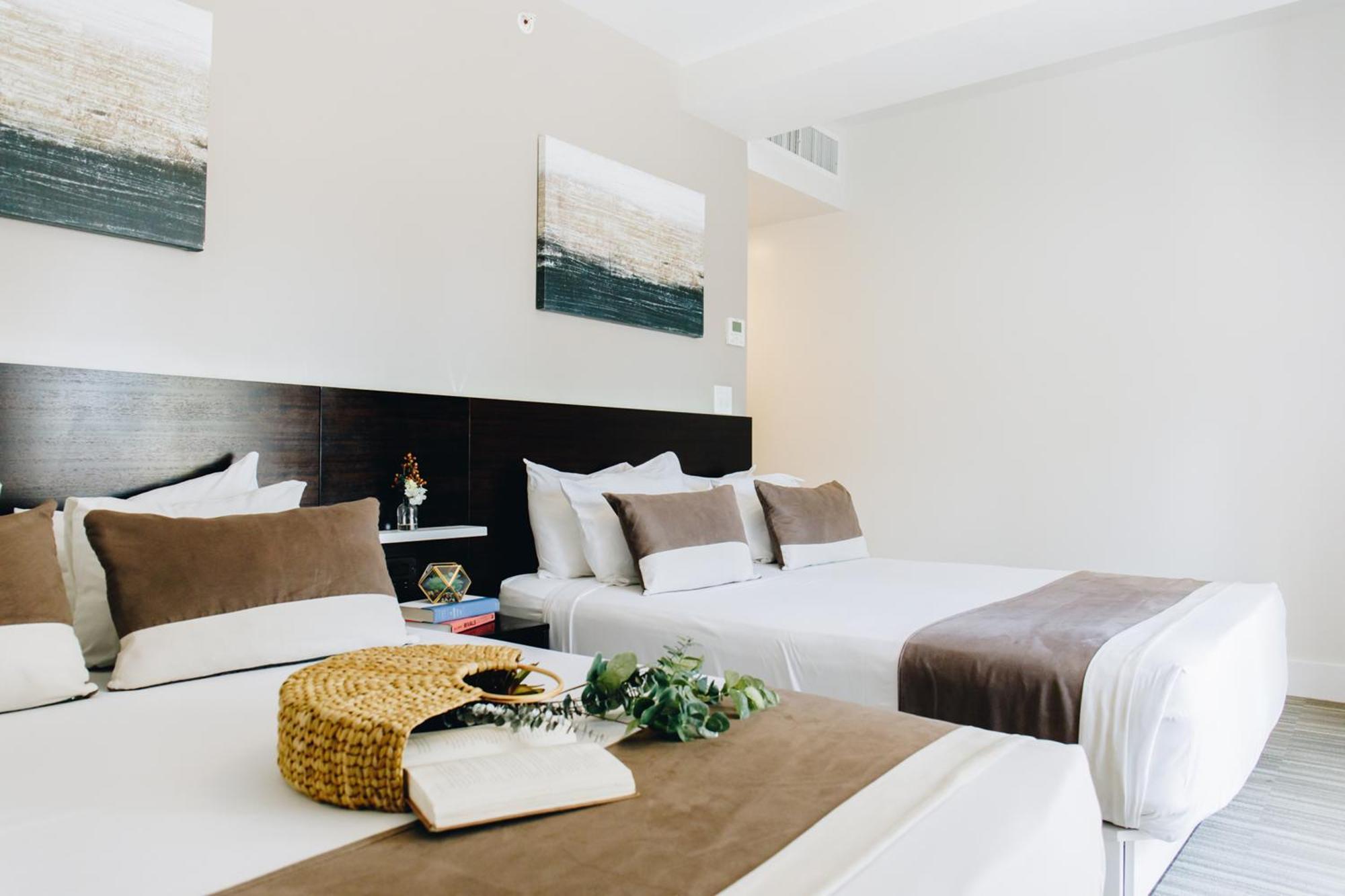 Habitación Doble Deluxe con cama grande y balcón