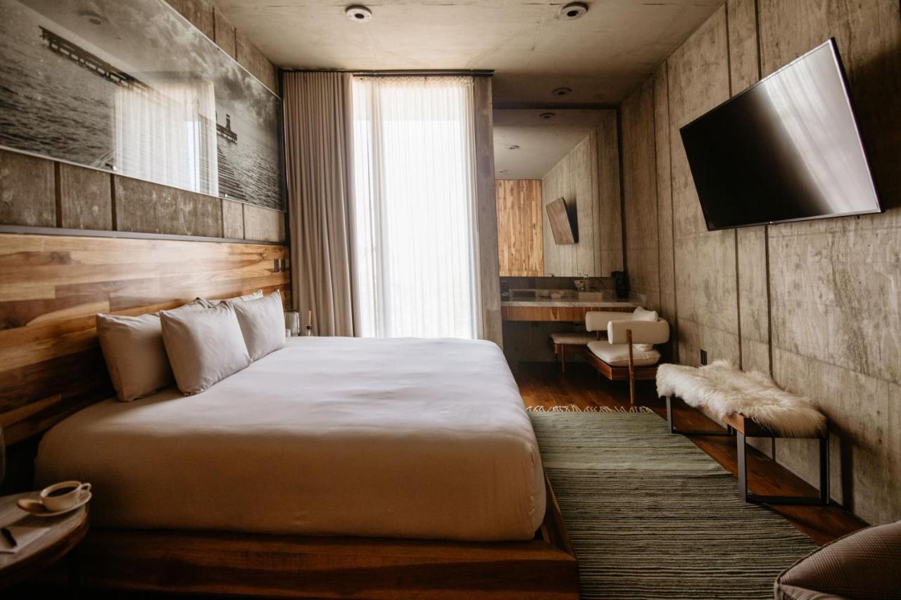 Deluxe Room,1649874916:JPEG