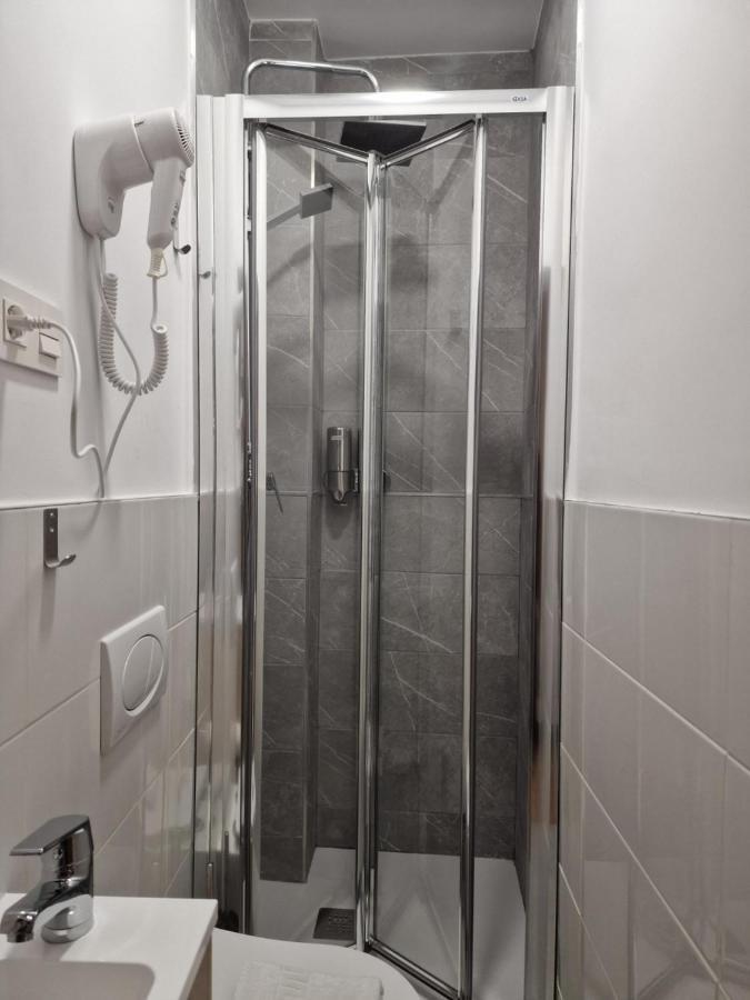 Small Interior Single Room,1310236069:JPEG