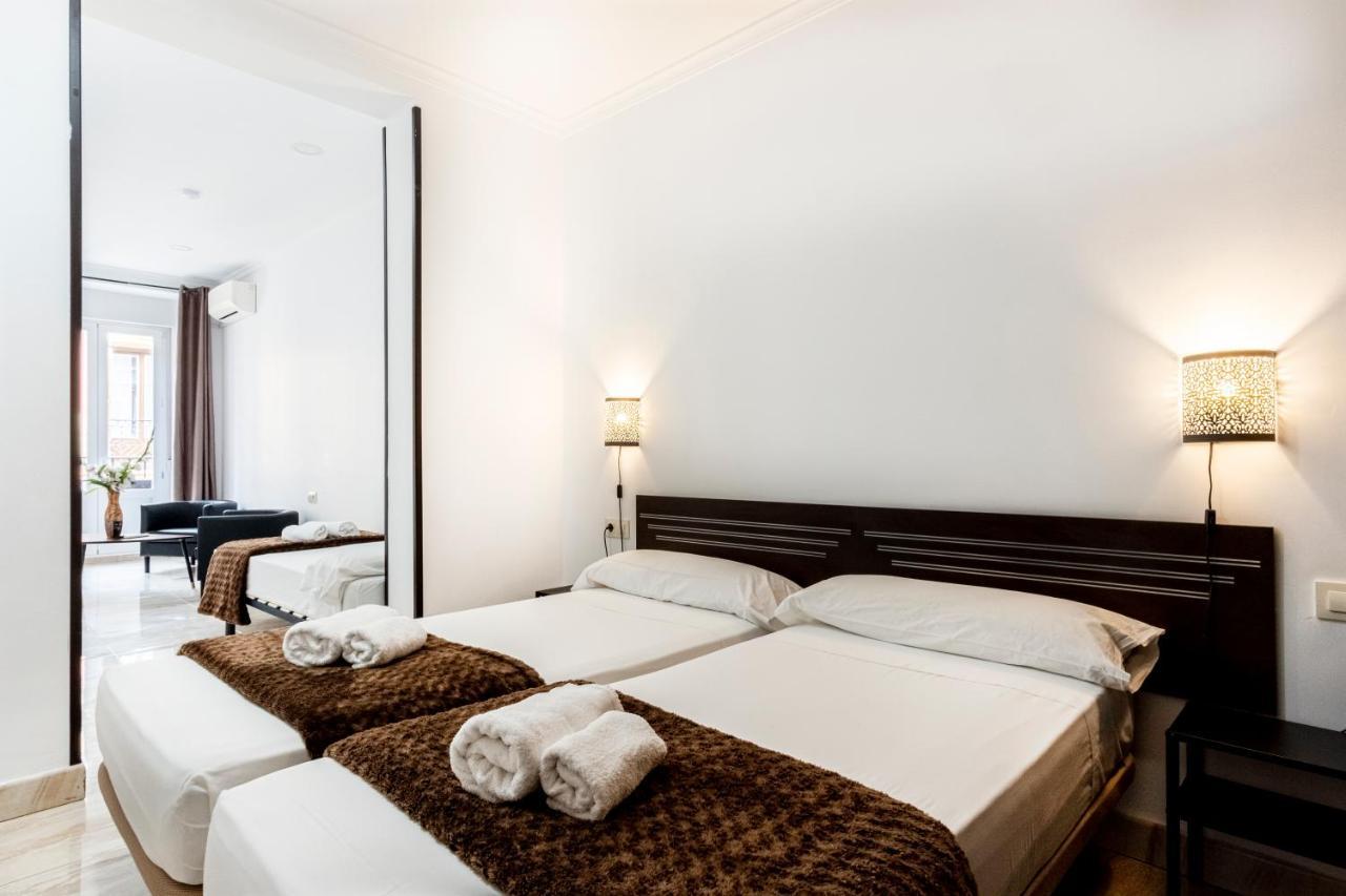 Triple Room City View,1327748177:JPEG
