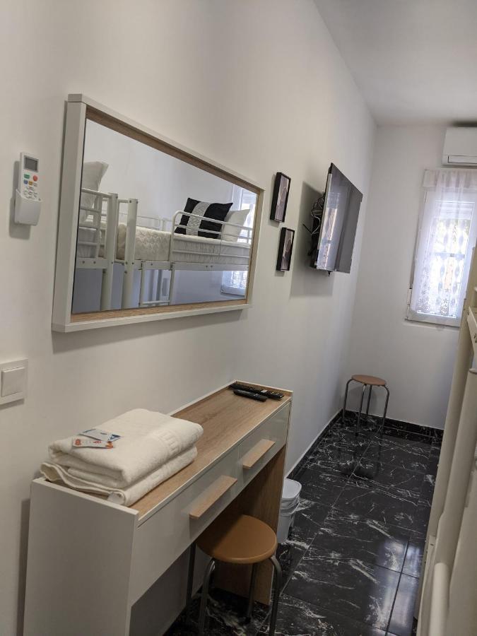 Quadruple Room,1332158075:JPEG