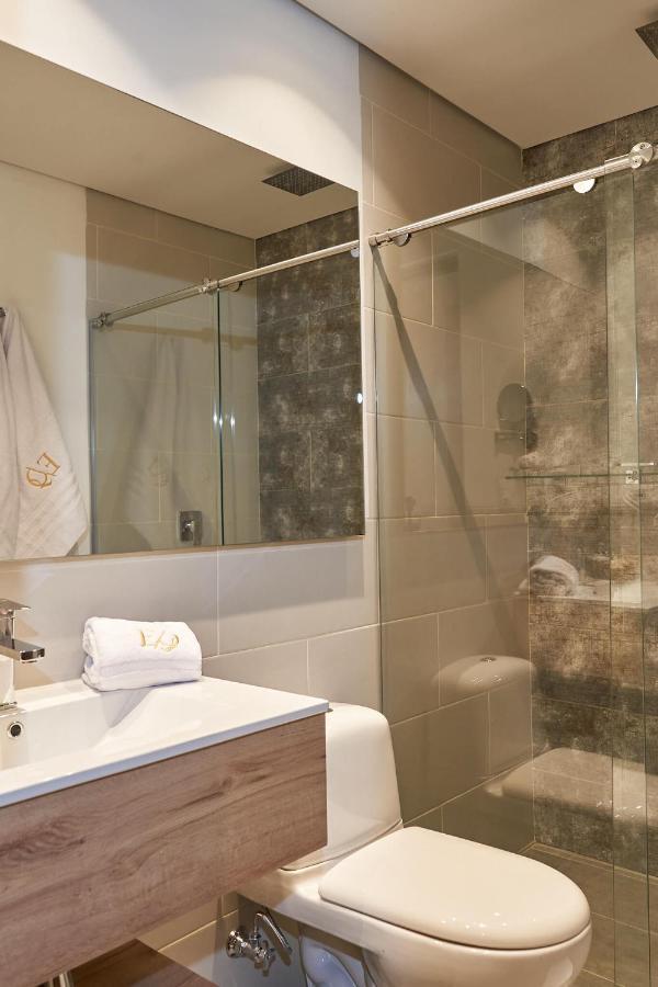 Suite con balcón y bañera de hidromasaje