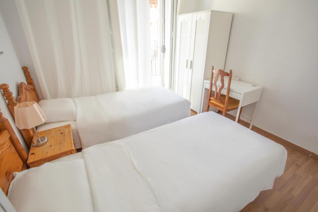 Twin Room with Shared Bathroom,1335836855:JPEG