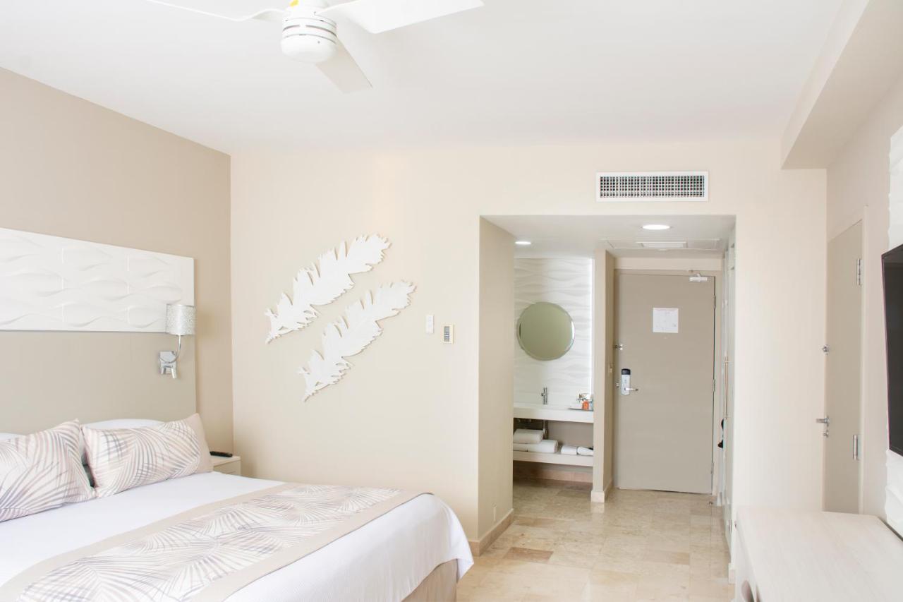 Deluxe Partial Ocean View King Room,1349281681:JPEG