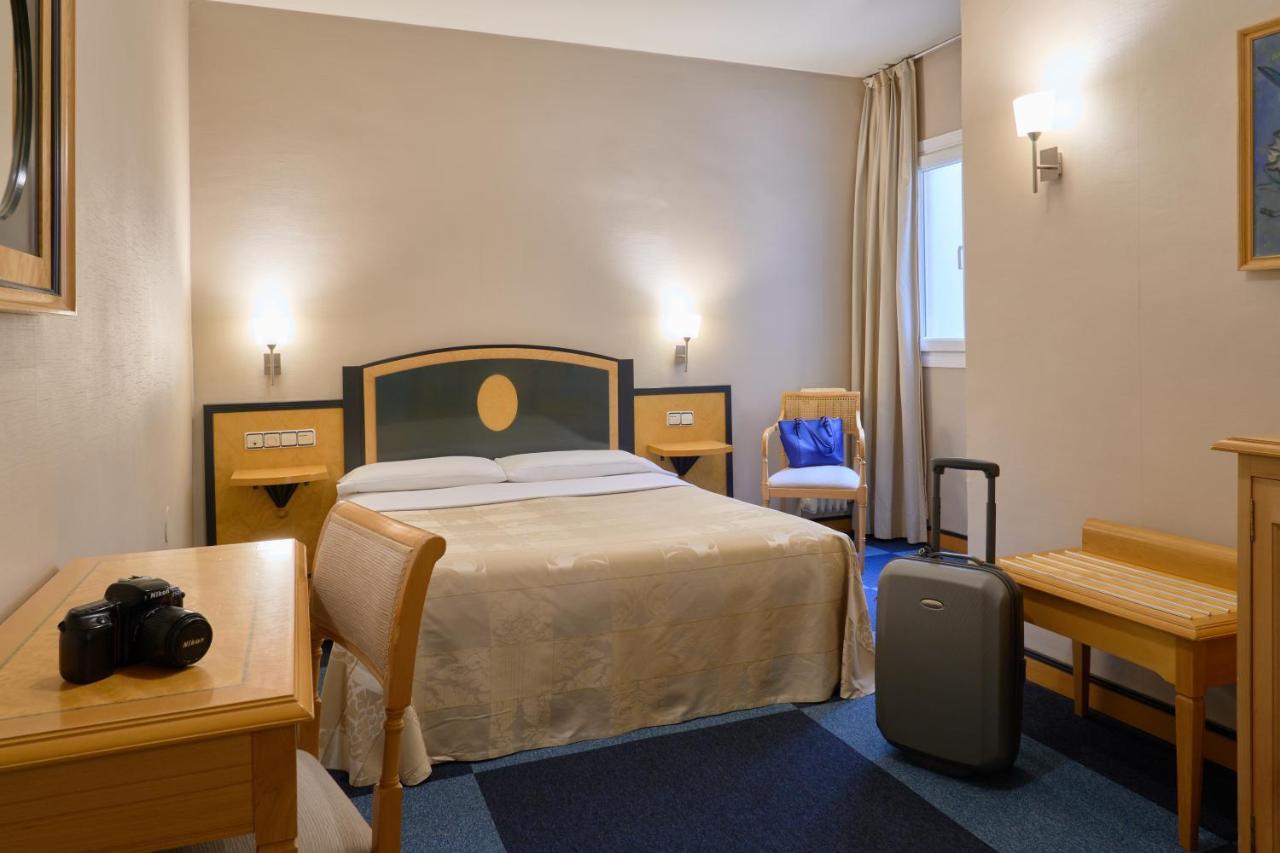 Queen Room,1588045293:JPEG