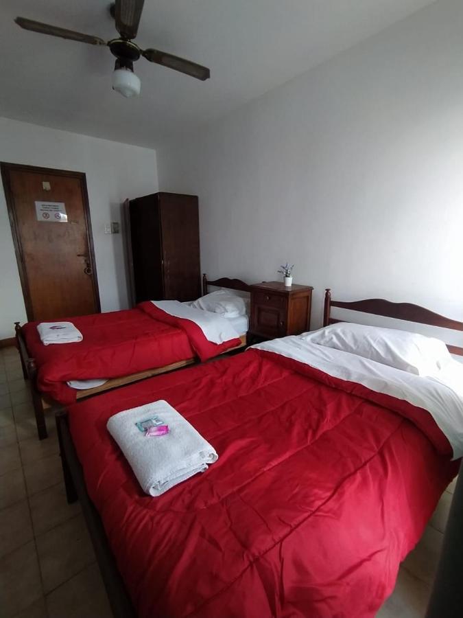 Cama individual en habitación compartida