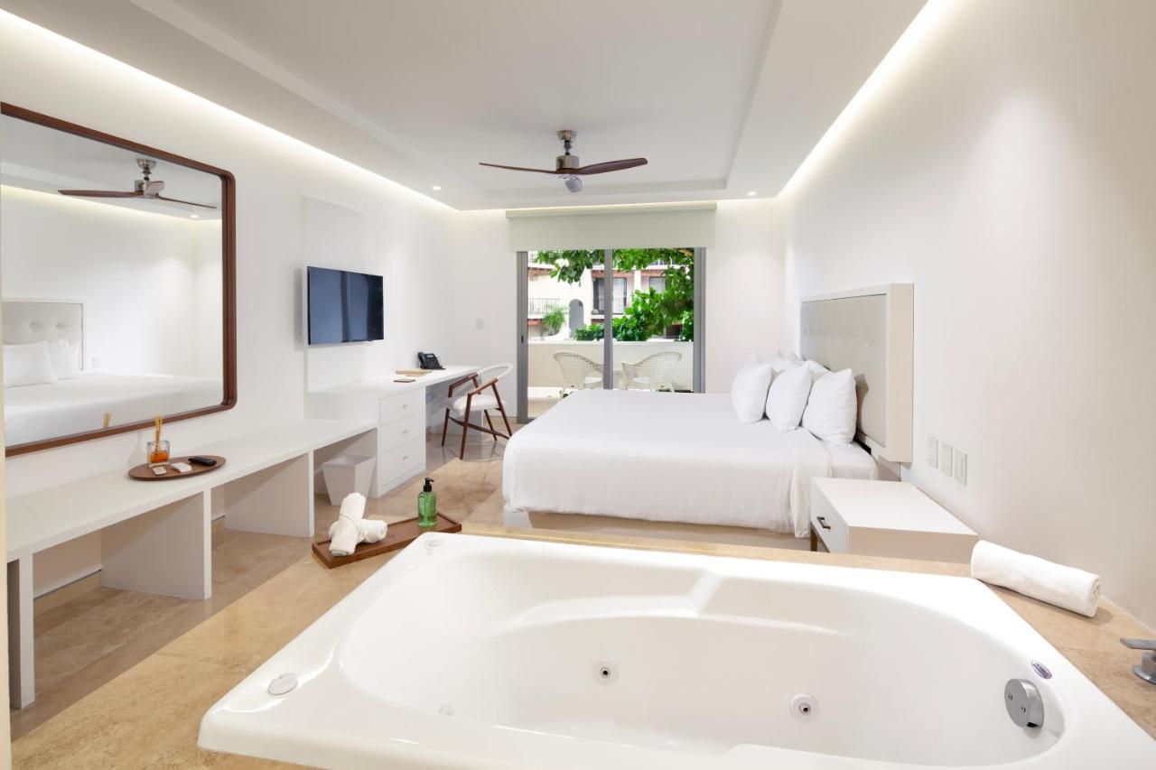 Premium hottube suite,1589510509:JPEG