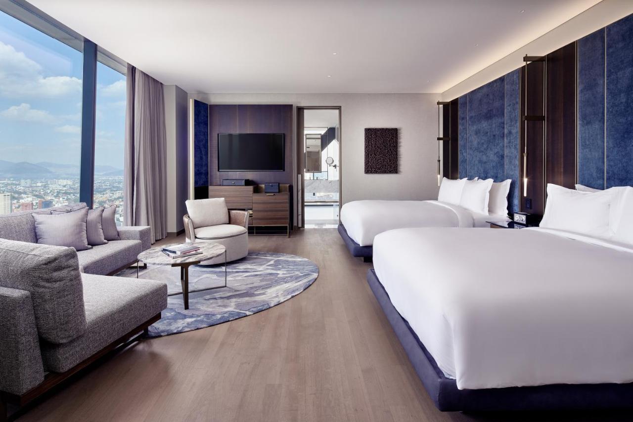 Habitación Deluxe Esquinera con vistas a la ciudad - 2 camas grandes