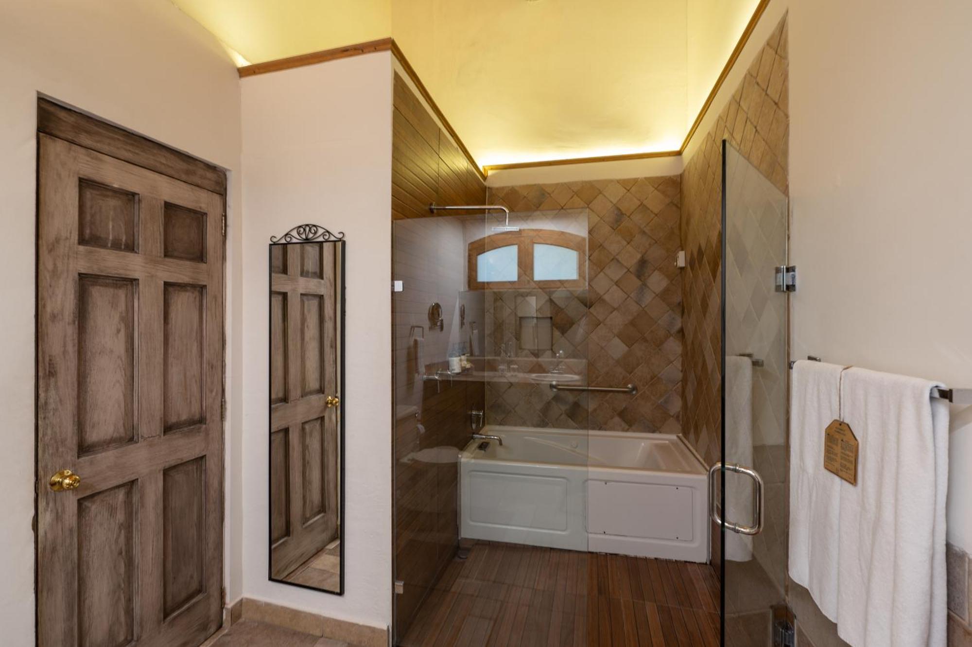 King Room Spa Bath