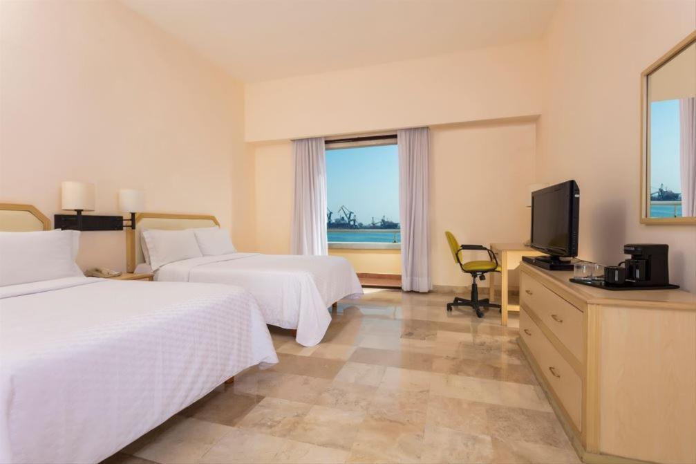 Habitación Deluxe Plus con vistas (2 camas dobles)