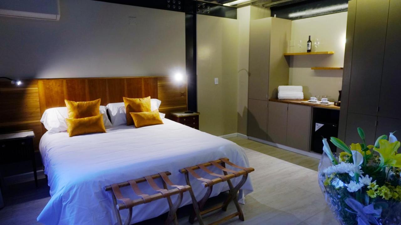 Deluxe King Suite,1466061026:JPEG