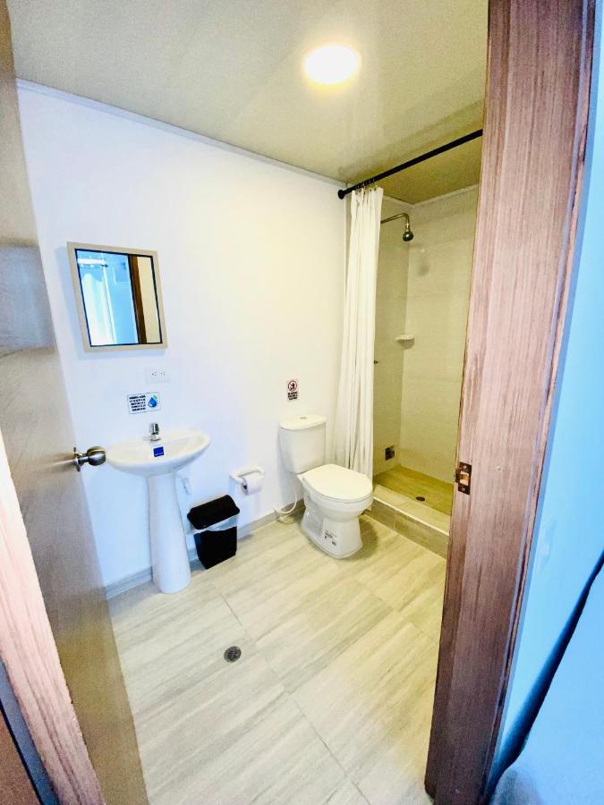 Family Room Bathroom,1470037202:JPEG