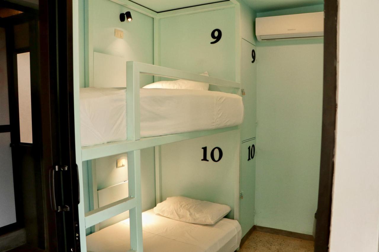 Bunk Bed in Female Dormitory Room,1487947471:JPEG
