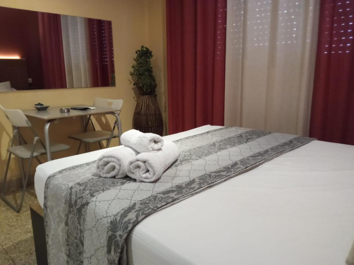 Deluxe Queen Room,1491899263:JPEG
