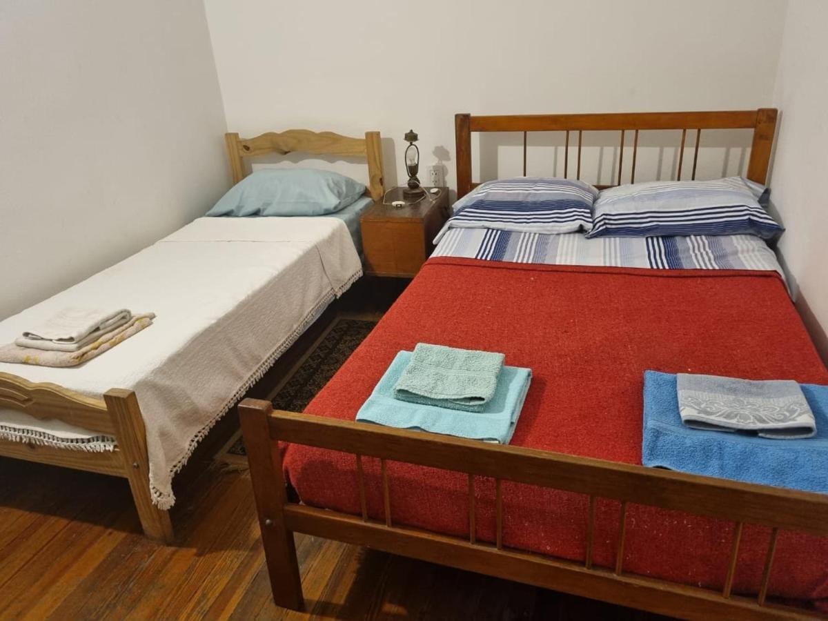 Habitación Triple Básica con baño compartido