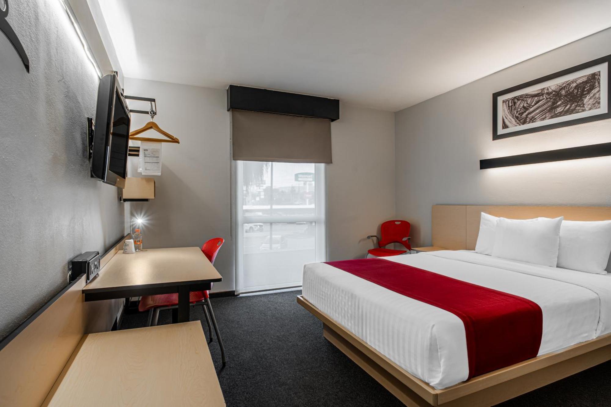 Habitación con cama grande