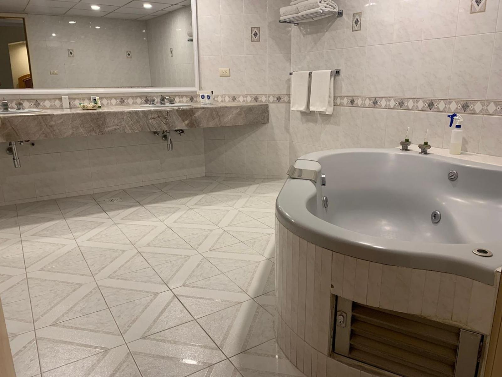 Deluxe King Suite,1591493166:JPEG