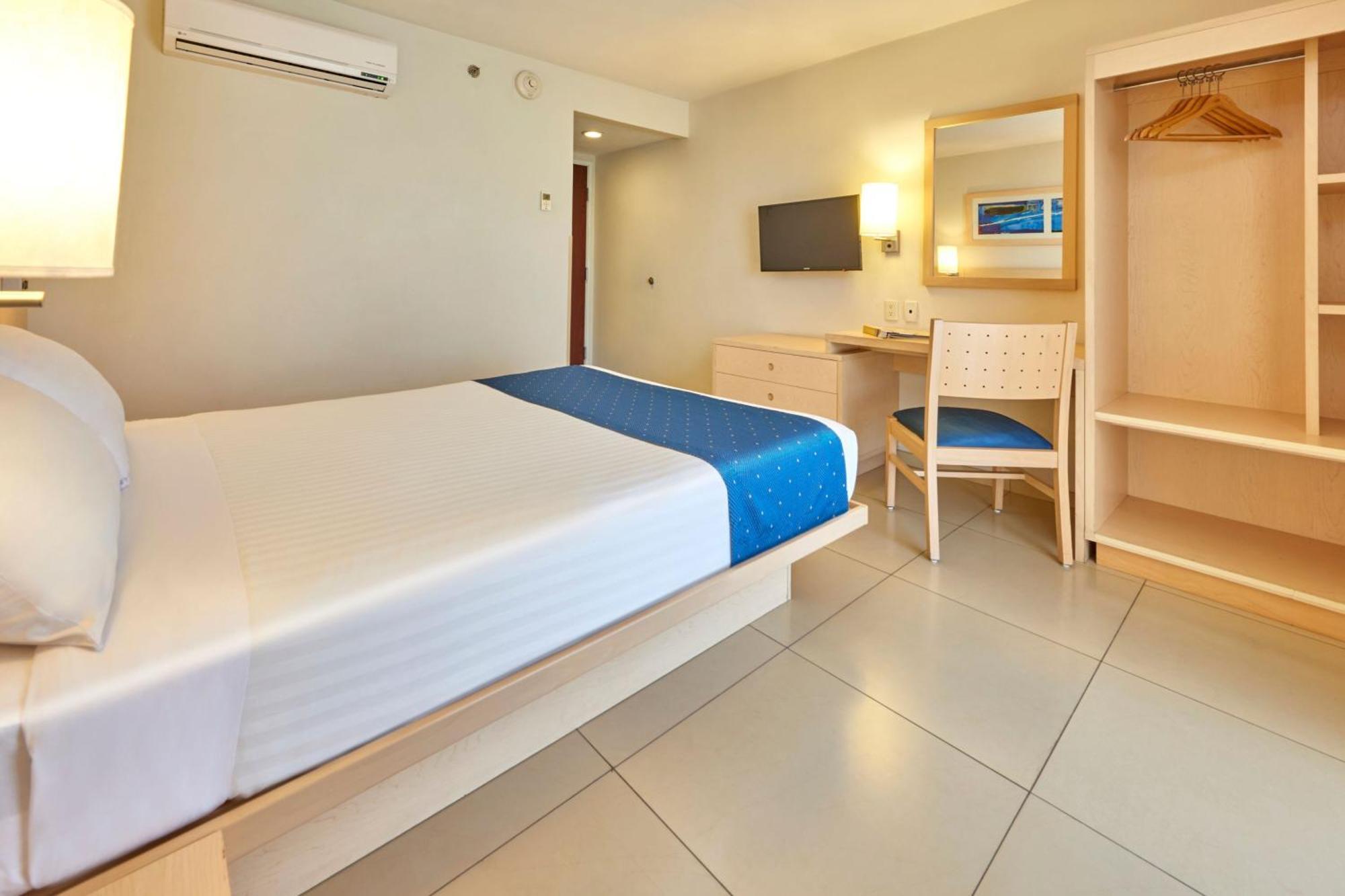 Habitación con cama grande