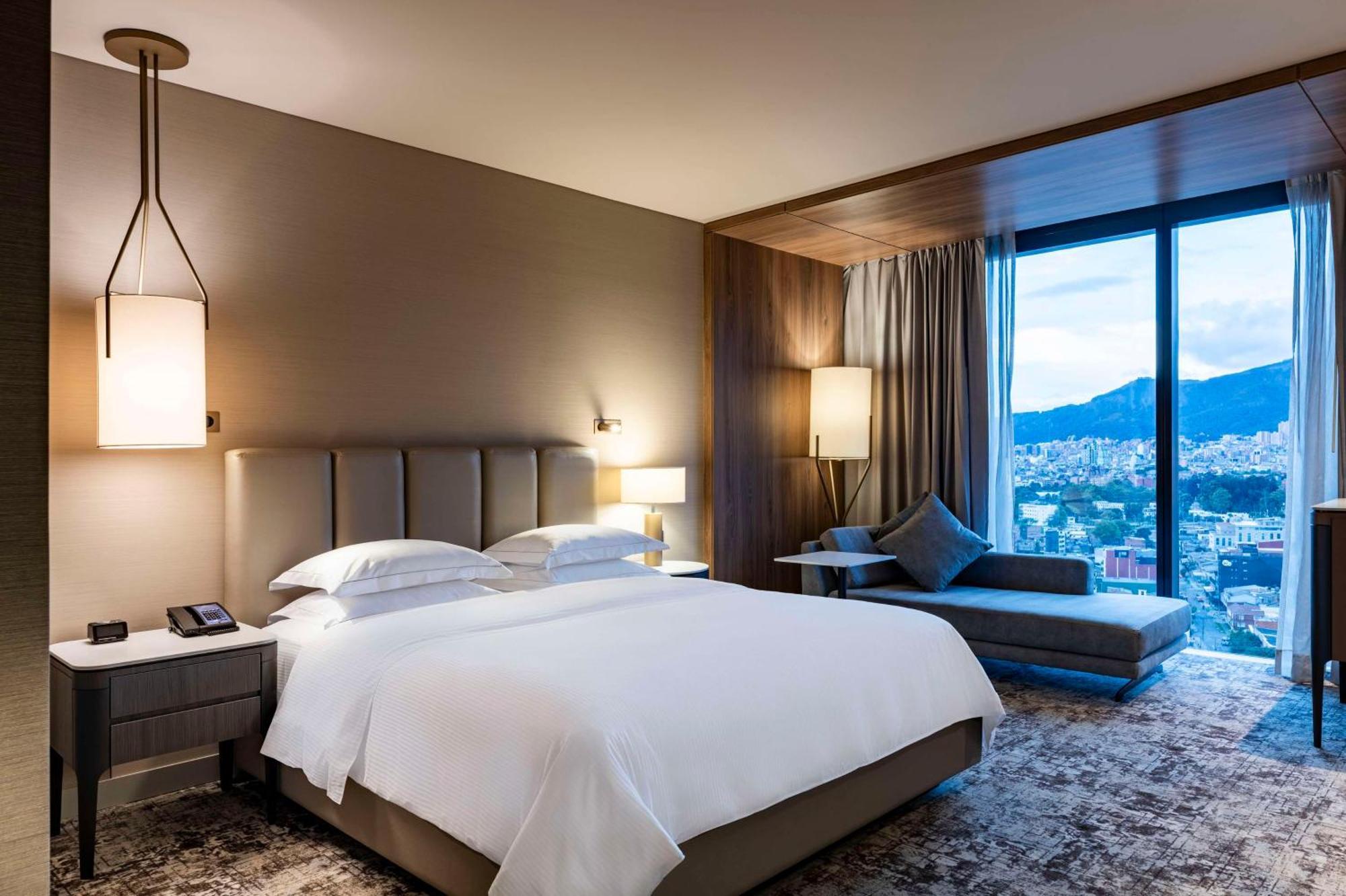 Estudio con cama extragrande - Planta executive