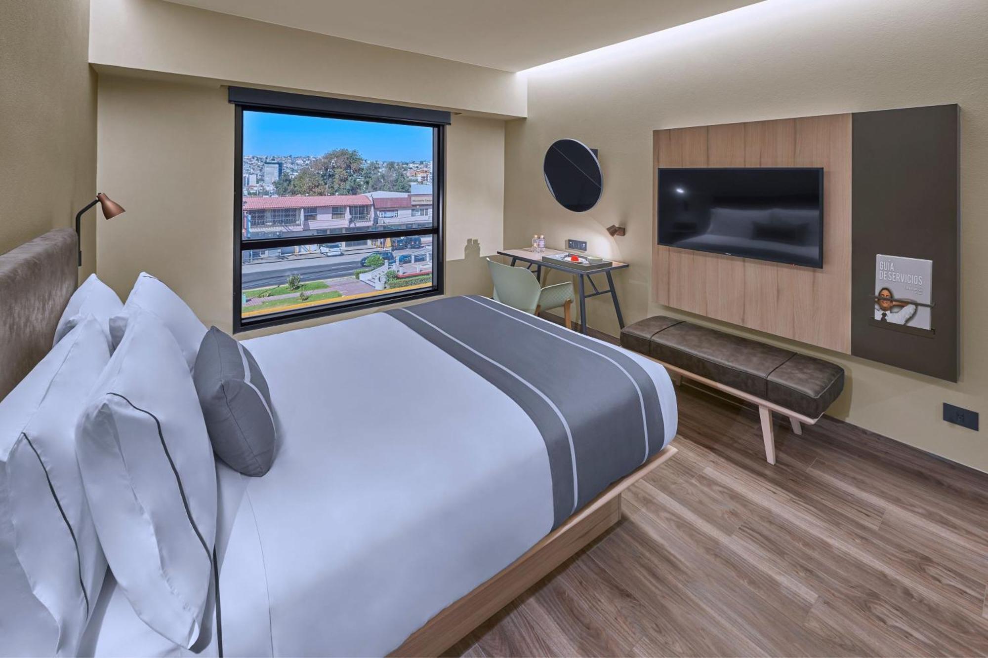 Habitación con cama grande