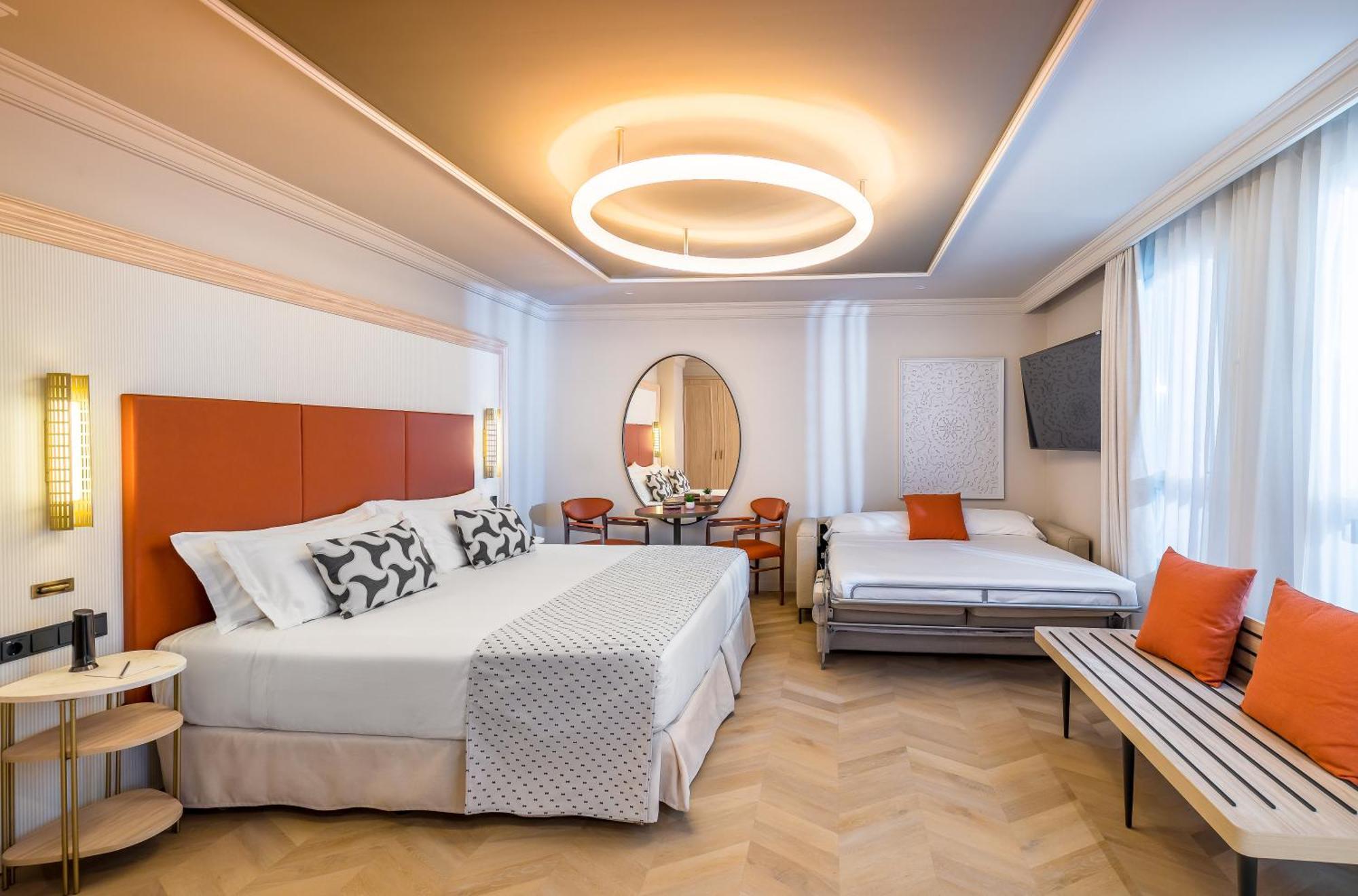 Family Room (2 Adults + 1 Child),1530612475:JPEG