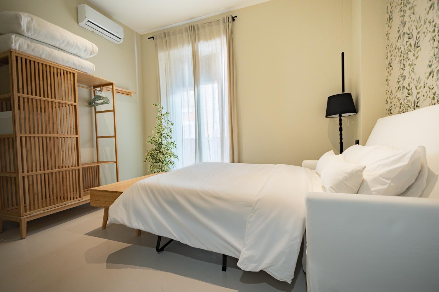 Family Room with Balcony,1534172665:JPEG