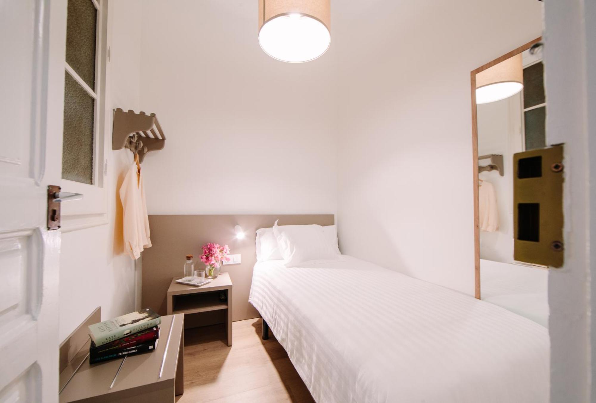 Habitación Individual Económica con baño compartido