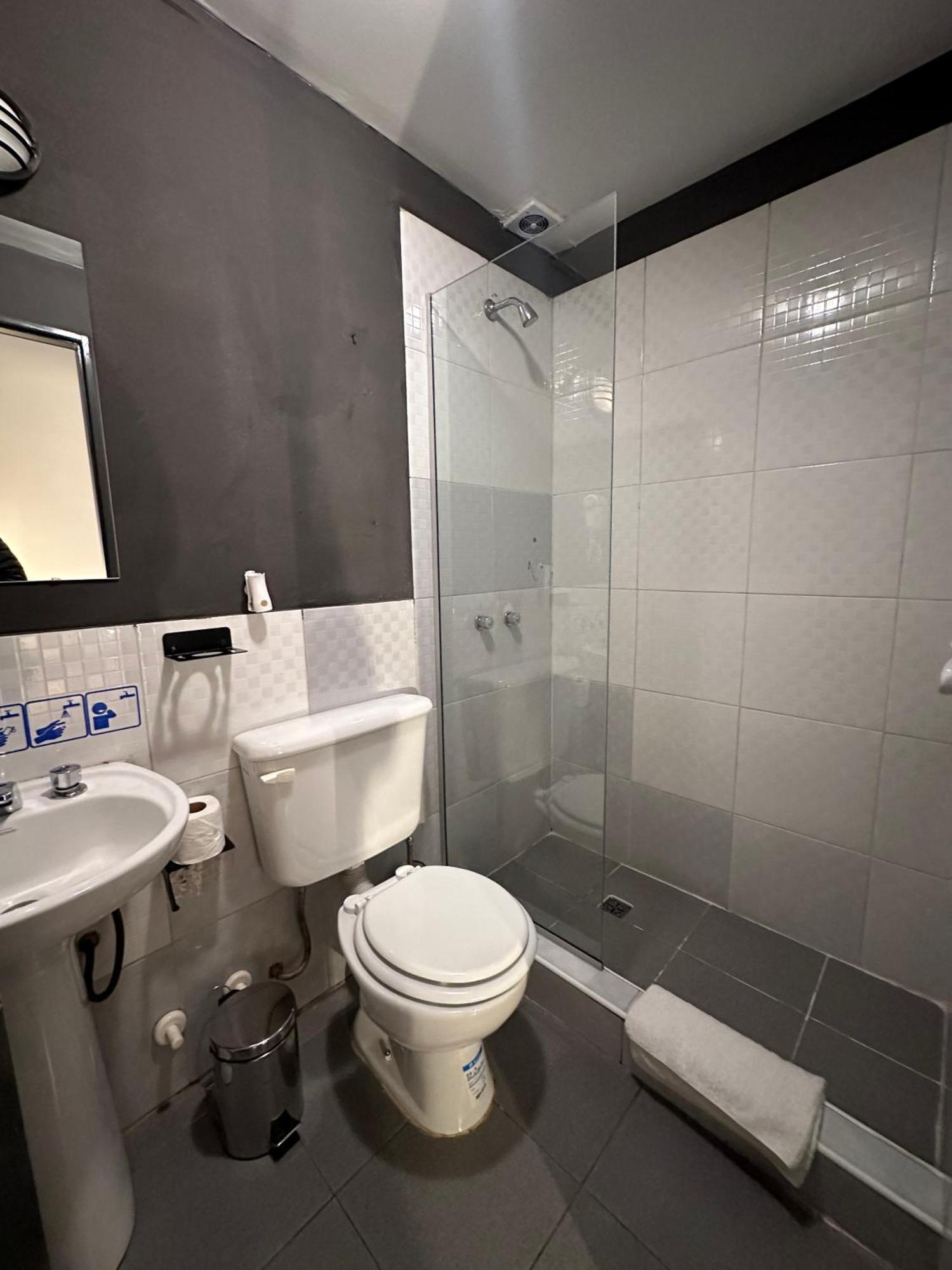 Habitación Individual con baño privado externo