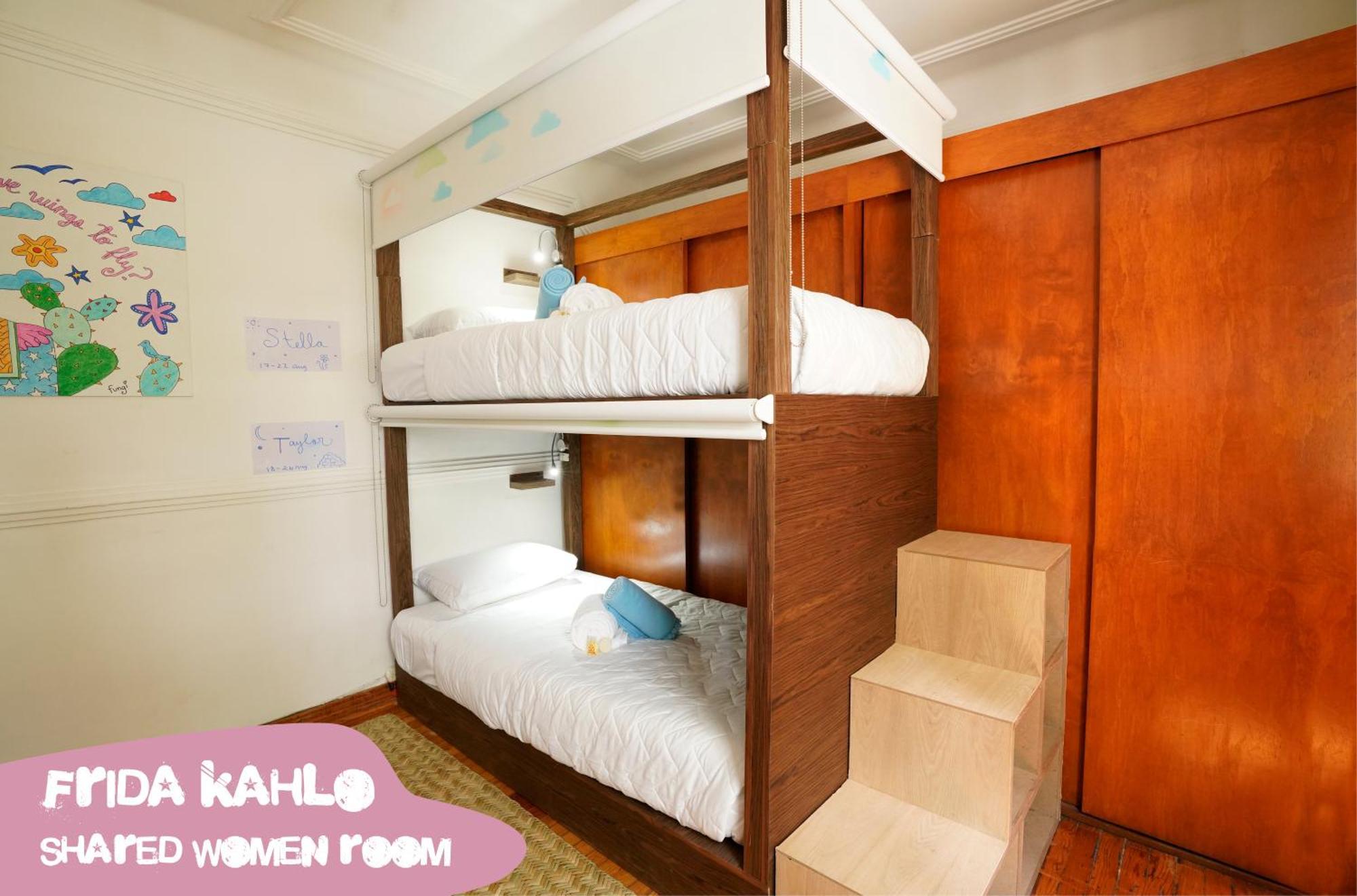 Cama Individual en habitación compartida femenina