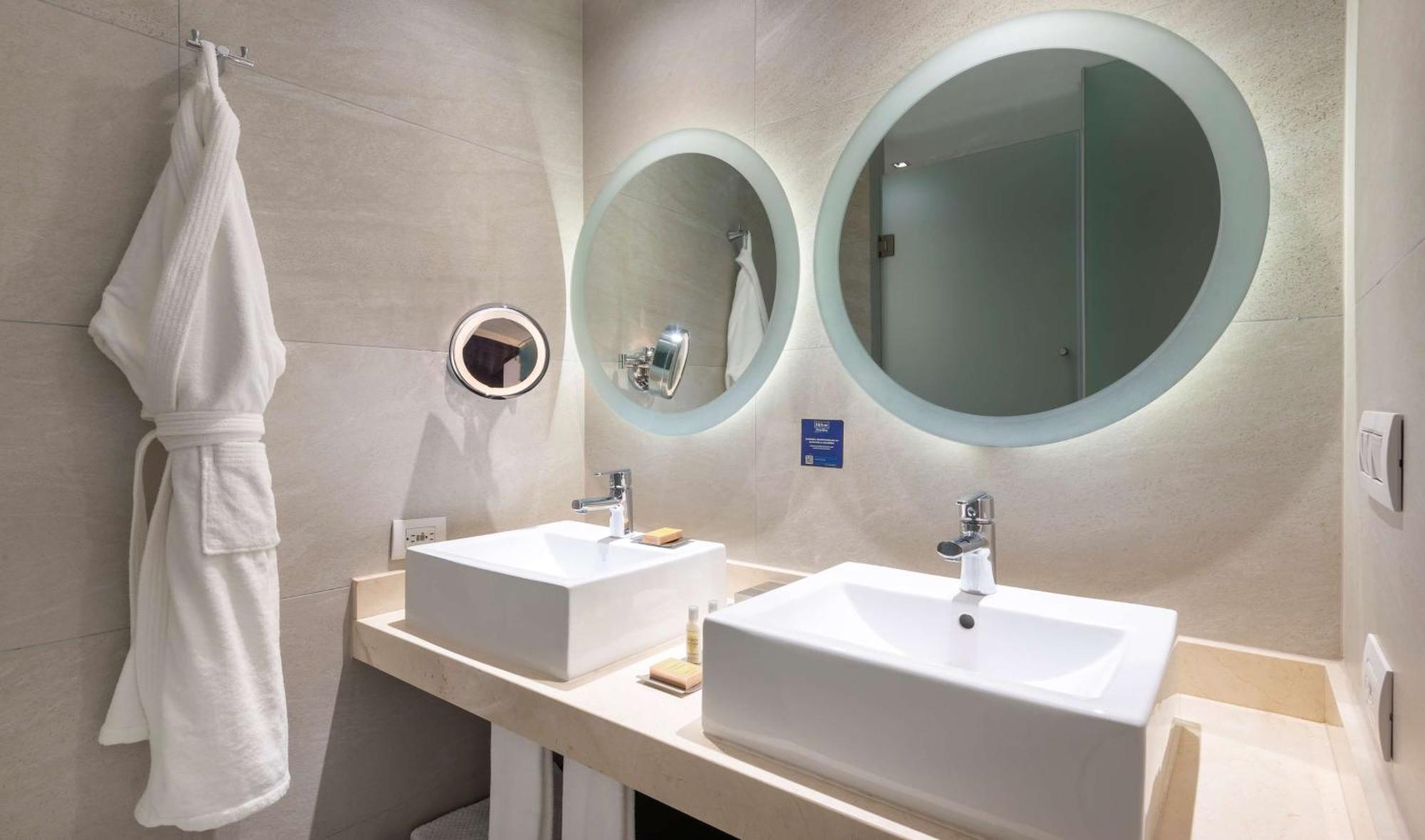 Suite con 1 dormitorio, cama extragrande y terraza
