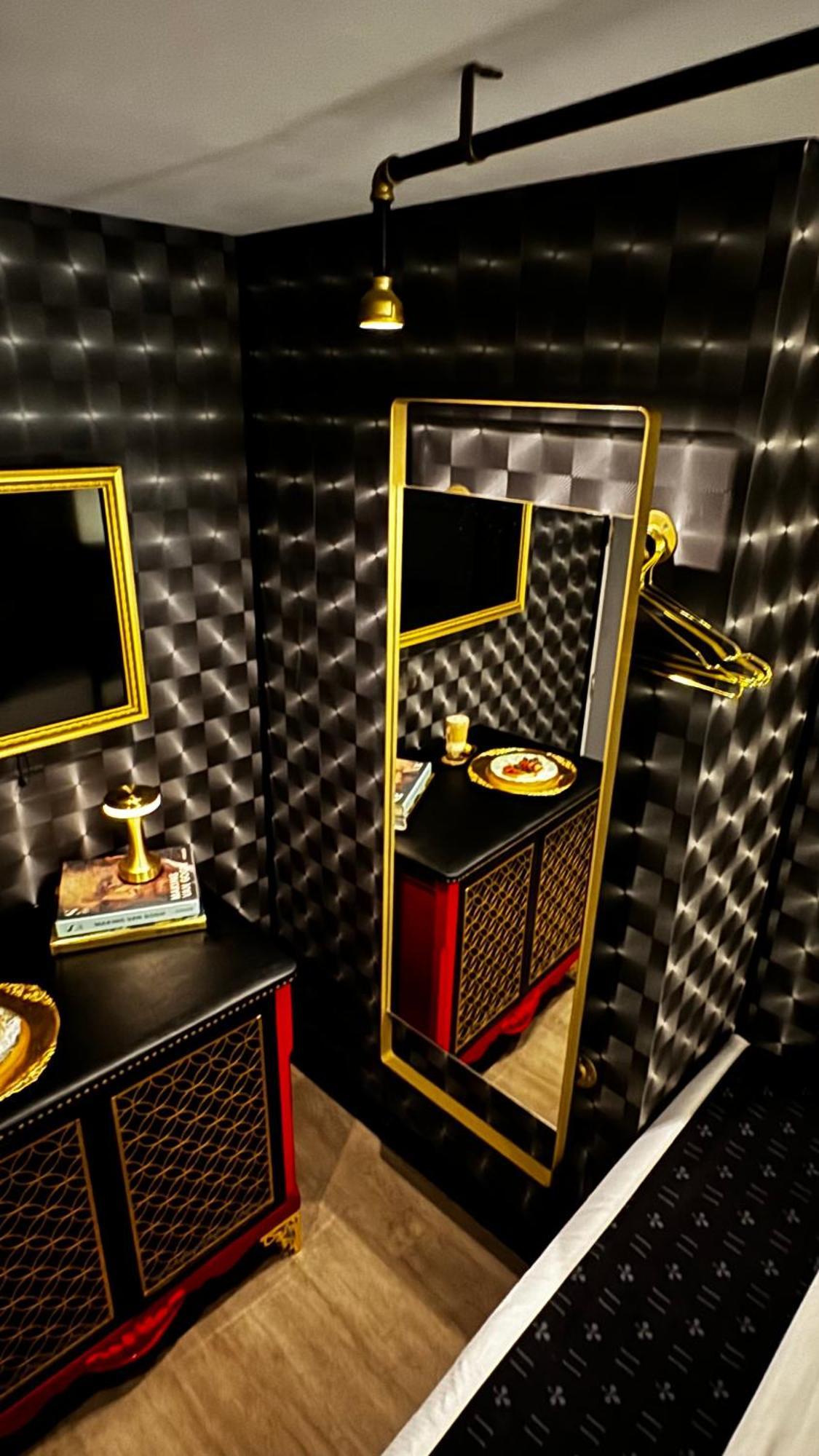 Deluxe Room,1571969579:JPEG