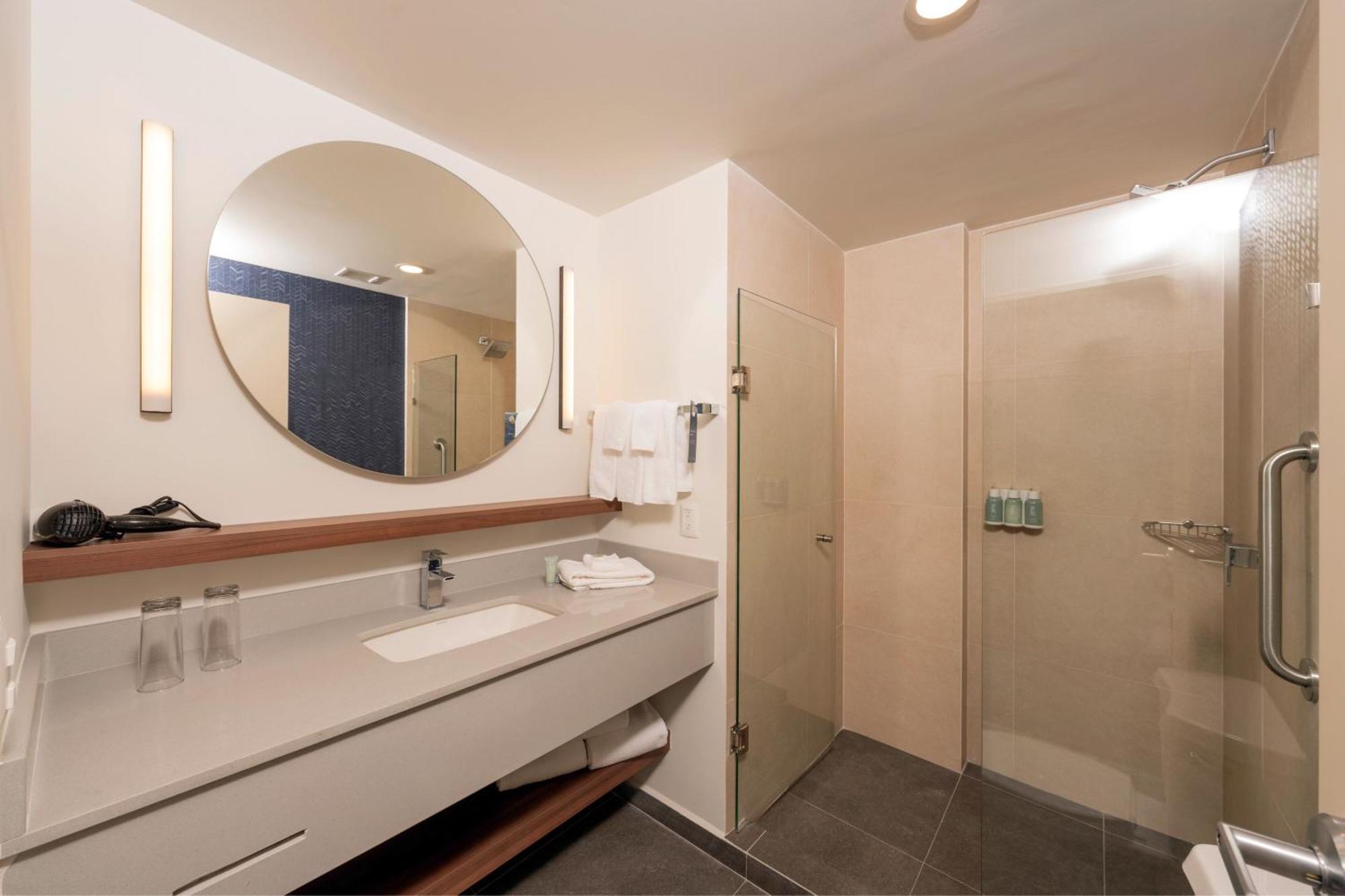 Deluxe King Room with Non-Private Sofa Bed