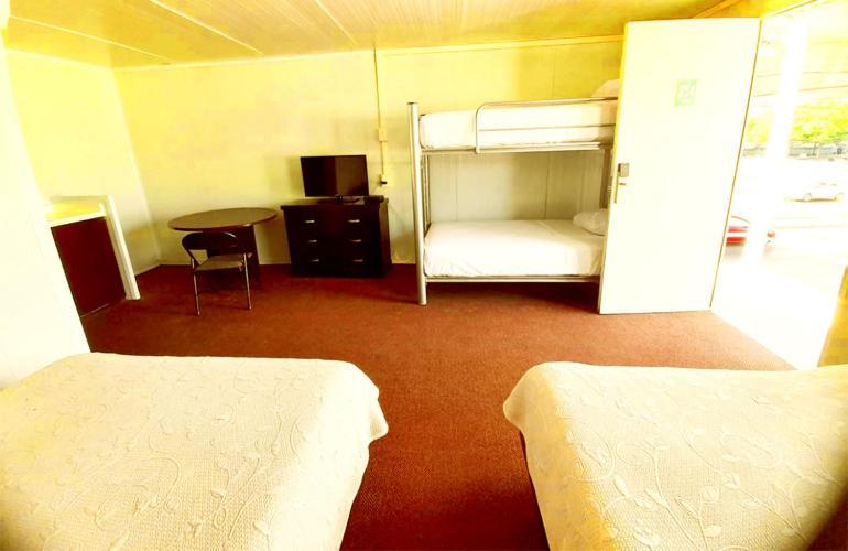 Family Room,1578516008:JPEG